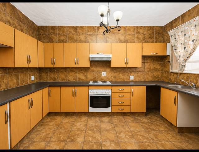 3 BEDROOM TOWNHOUSE FOR SALE IN THREE RIVERS PROPER